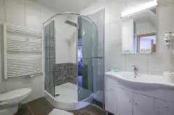 Ванная пакой з душавой кабінай