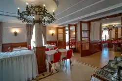 Абедзенны пакой з выглядам на ўваход