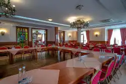 Сталовая з падлучанымі сталамі - іншы погляд